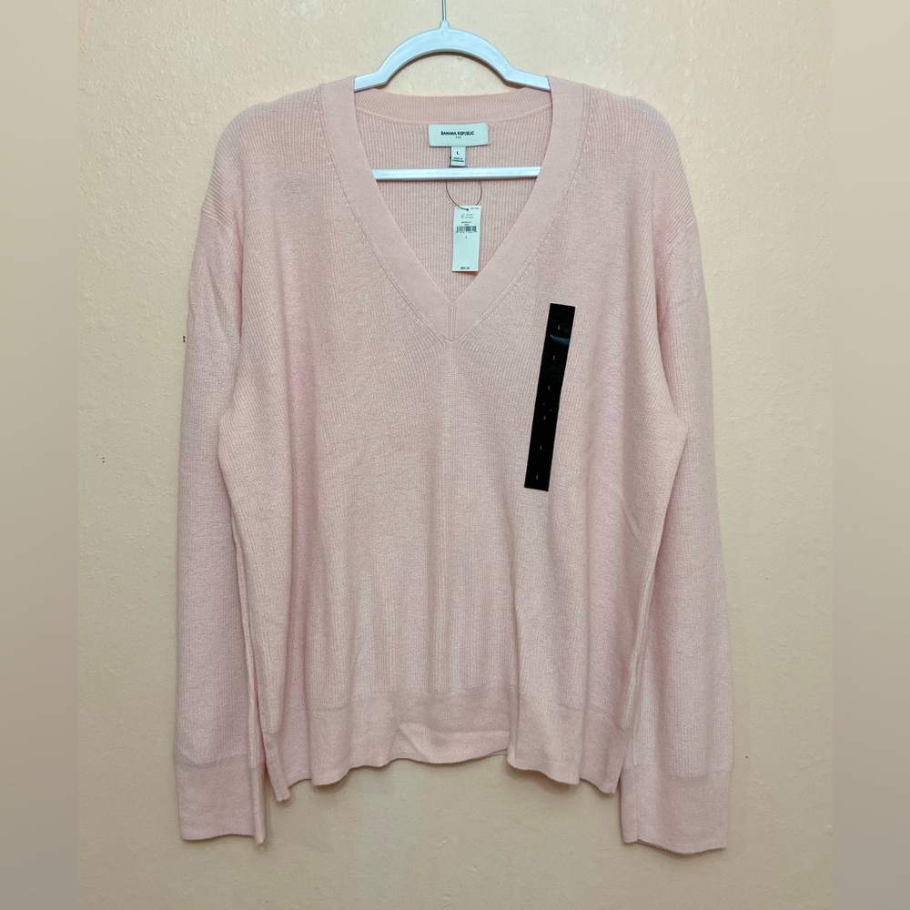Banana Republic Factory Ribbed Lightweight V-Neck Sweater - Picture 2 of 4